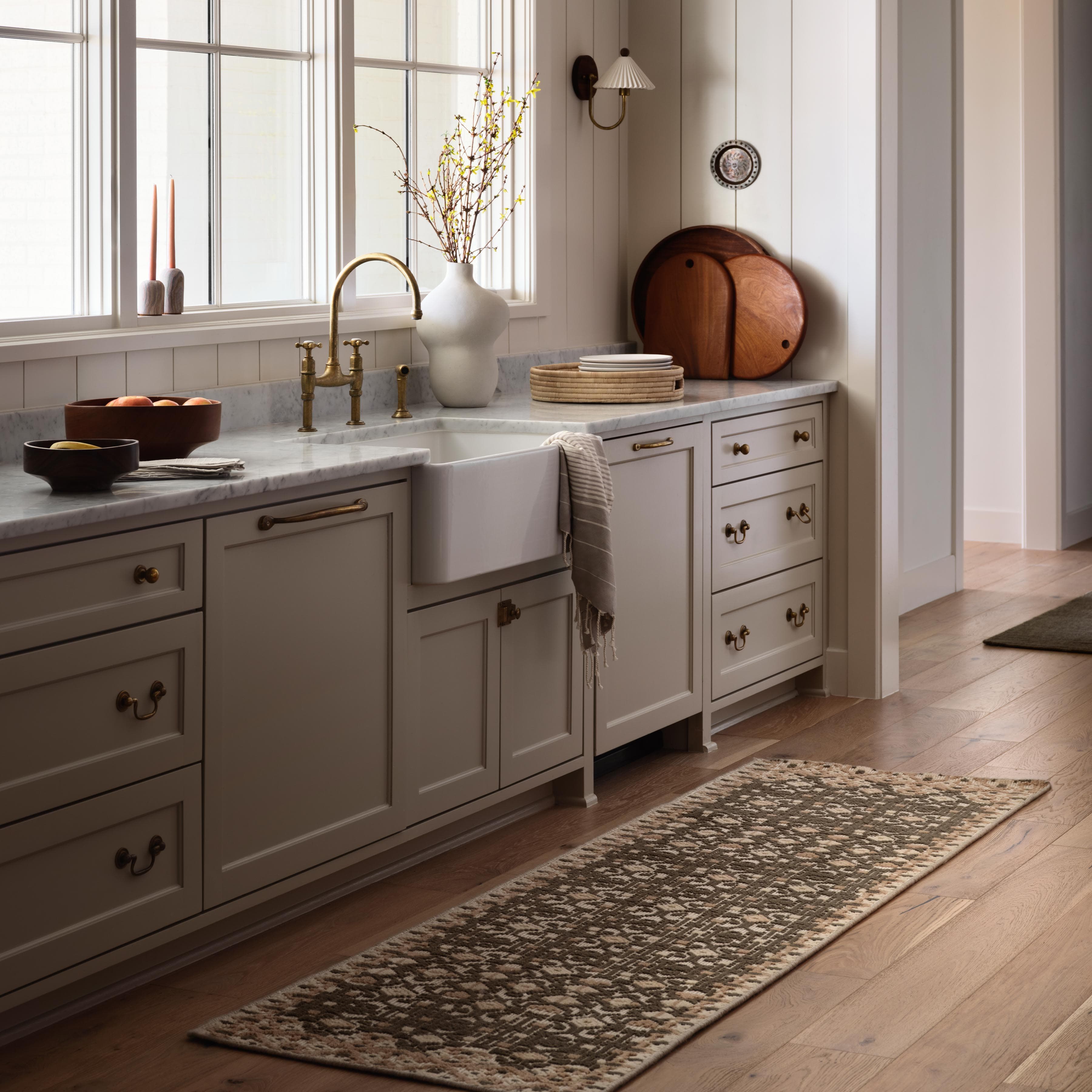 Hanita Hand-Knotted Accent Rug