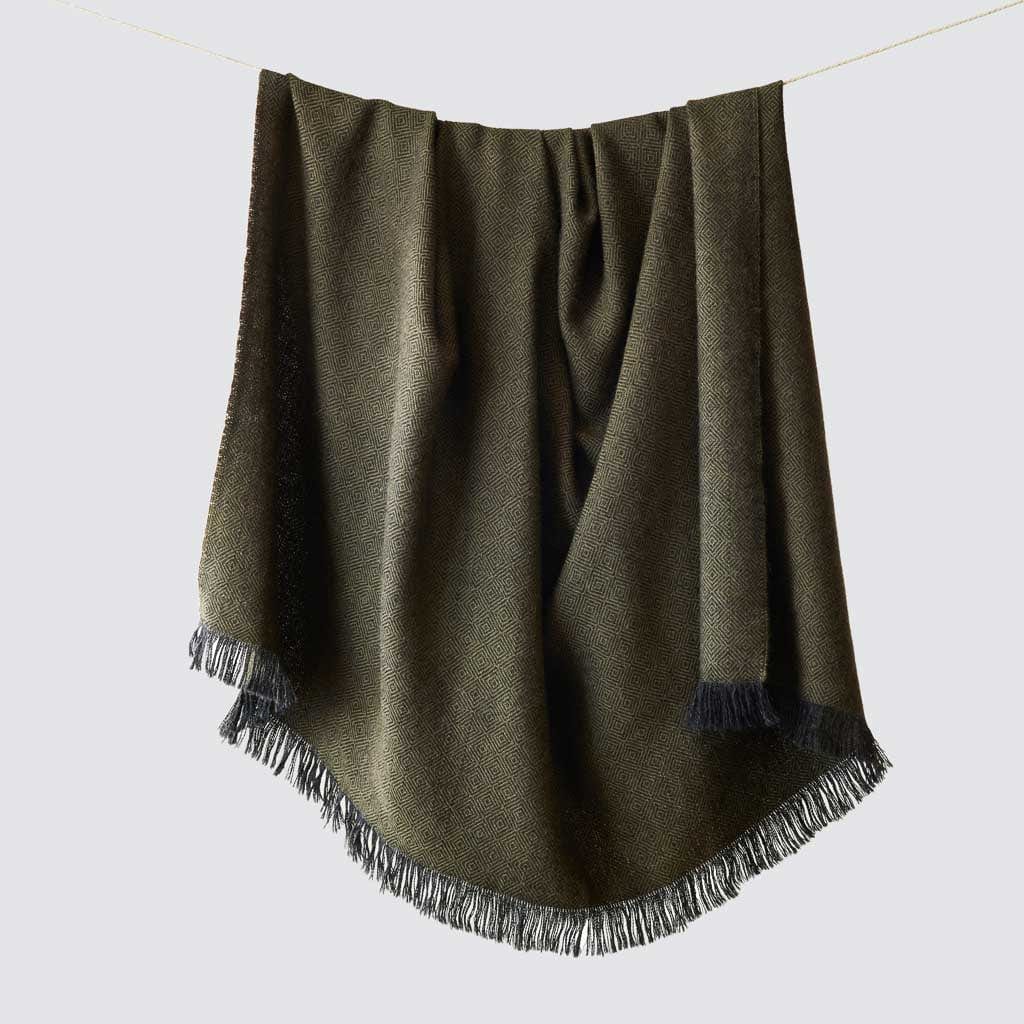 La Calle Alpaca Throw