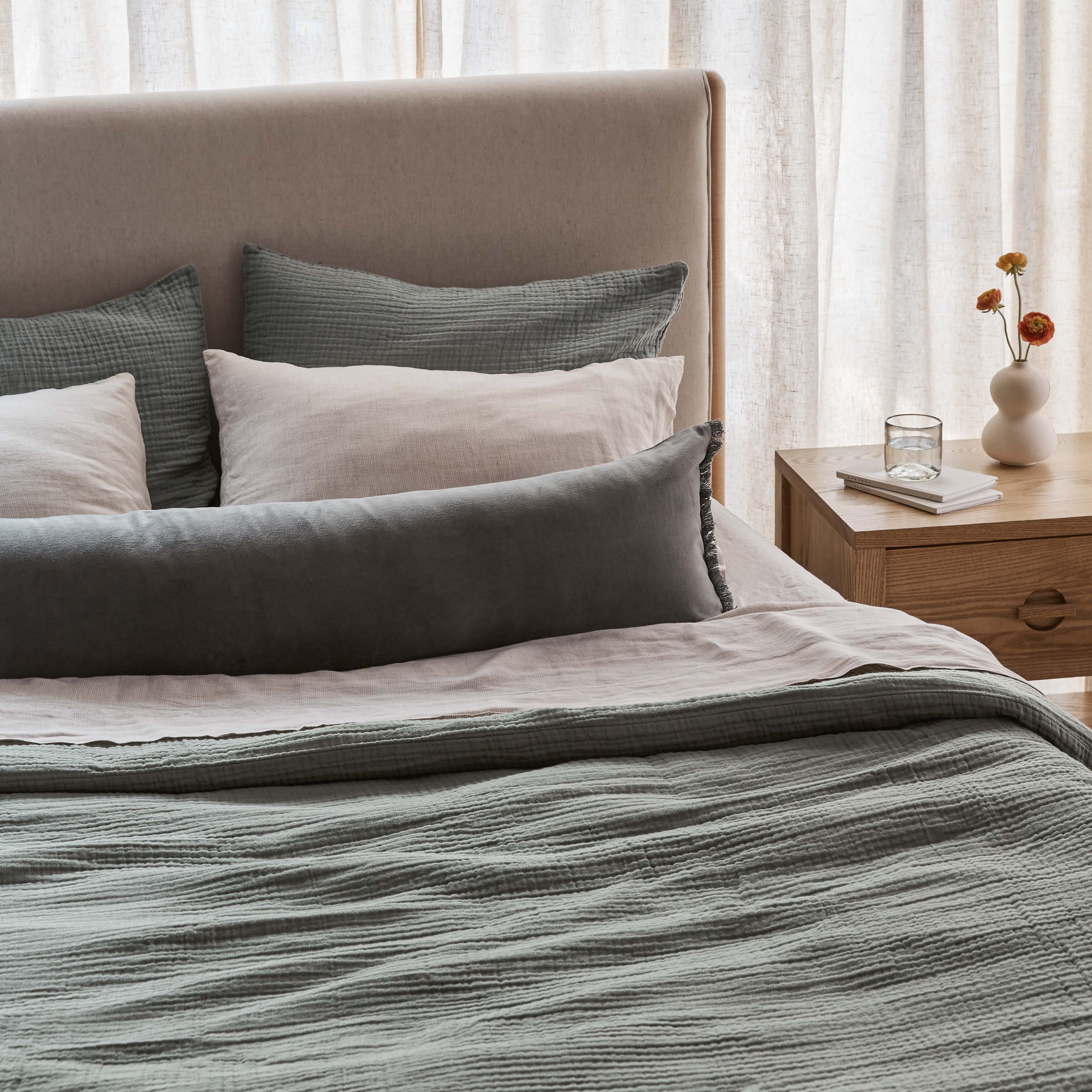 Naveta Velvet Lumbar Pillow