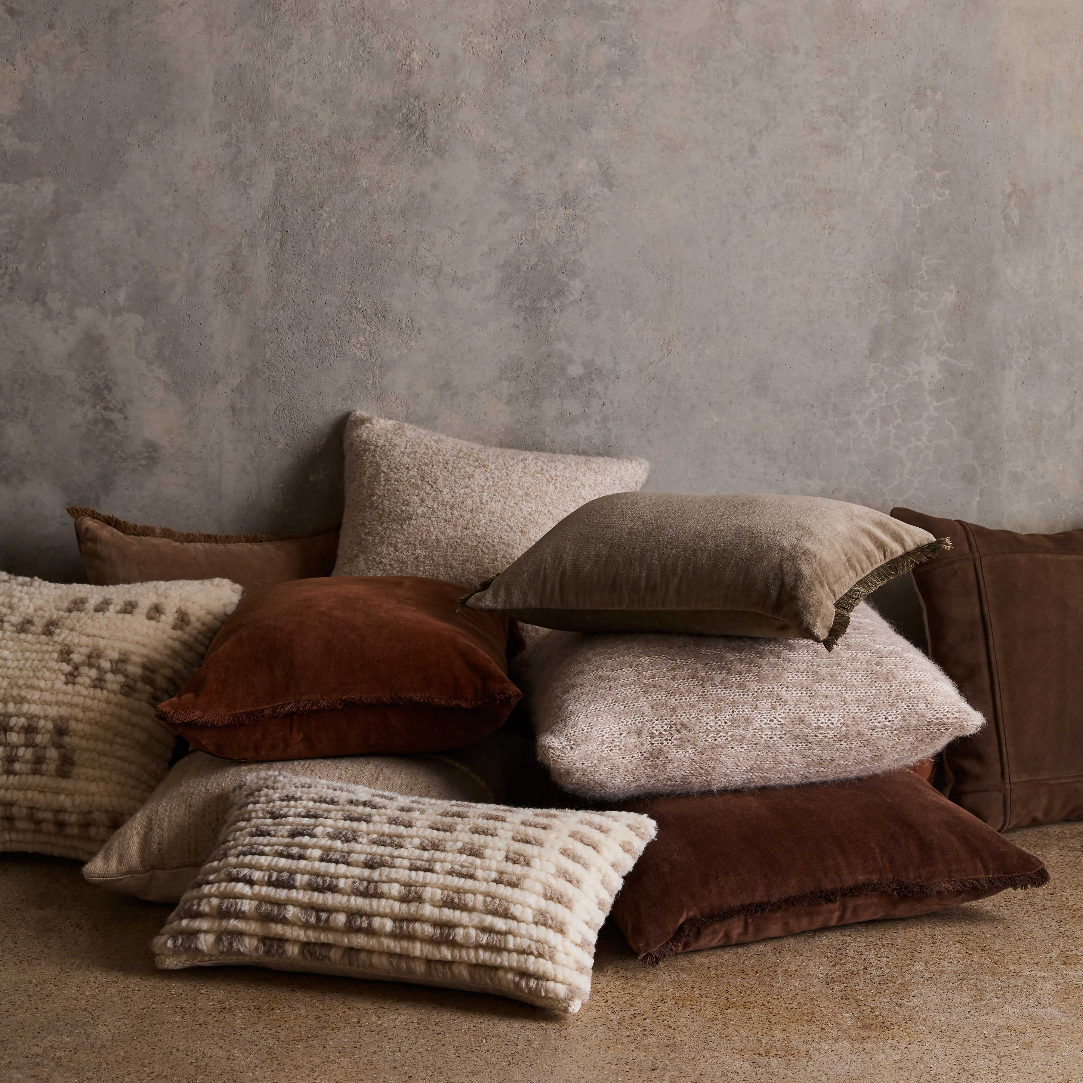 Naveta Velvet Pillow