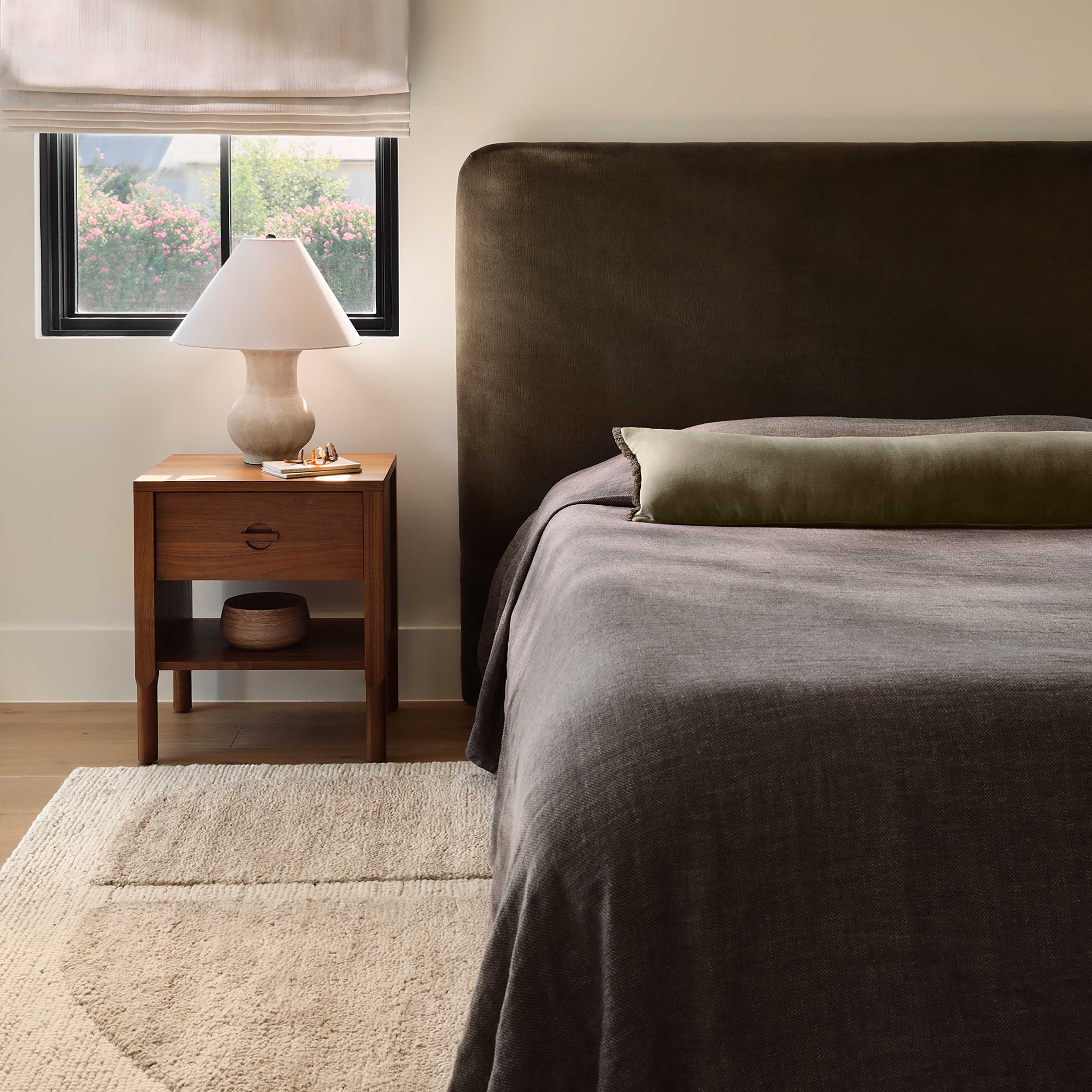 Naveta Velvet Lumbar Pillow